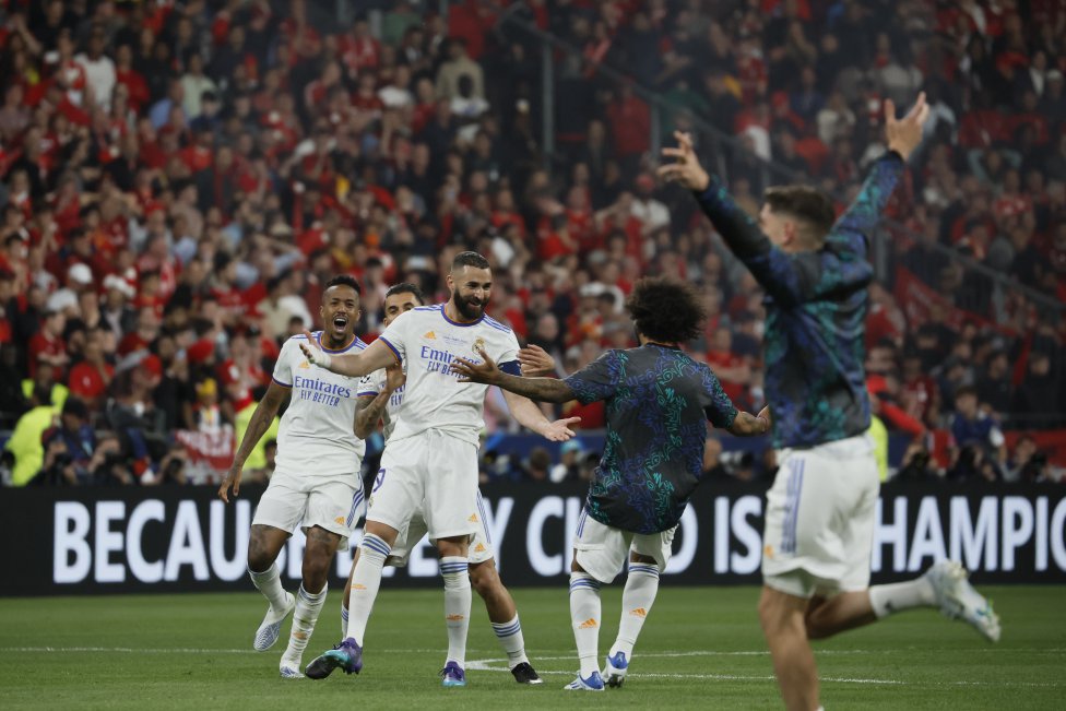 Los jugadores del Real Madrid celebran la victoria ante el Liverpool.