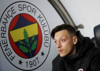 Özil vuelve a las andadas