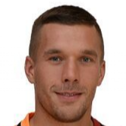 Podolski se burla del derribo de White Hart Line en su Twitter