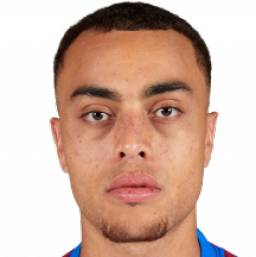 Sergiño Dest earns first start of the year for Barcelona