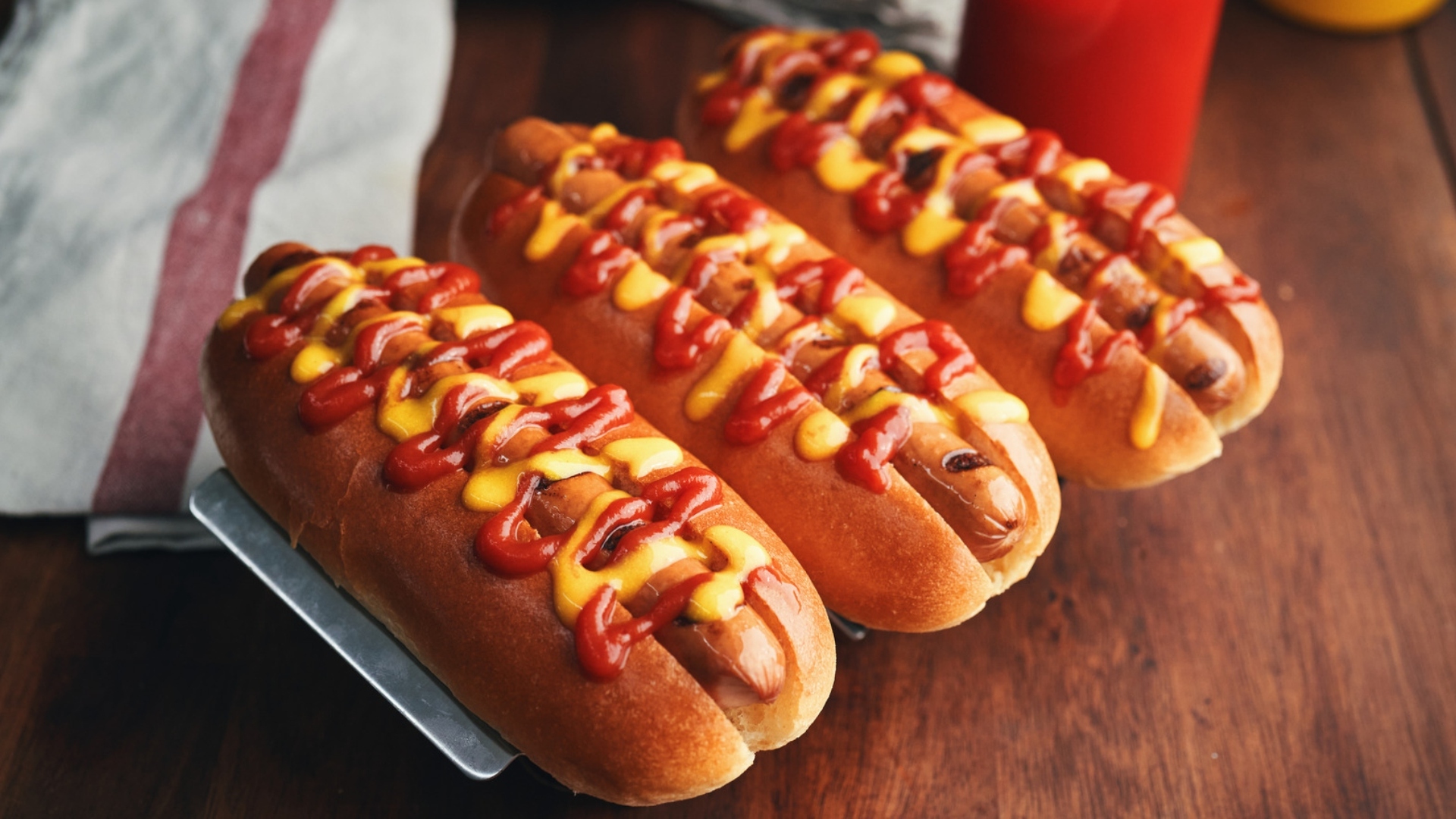 Fuku Burger es la opción más popular dentro del estadio. Su hamburguesa clásica con mayonesa de wasabi es un must. ¿Otros favoritos? Barbacoa de BBQ Mexicana, hot dogs de Neon Dogs y helado de Sweet & Boozy. Aquí puedes consultar todas las opciones.