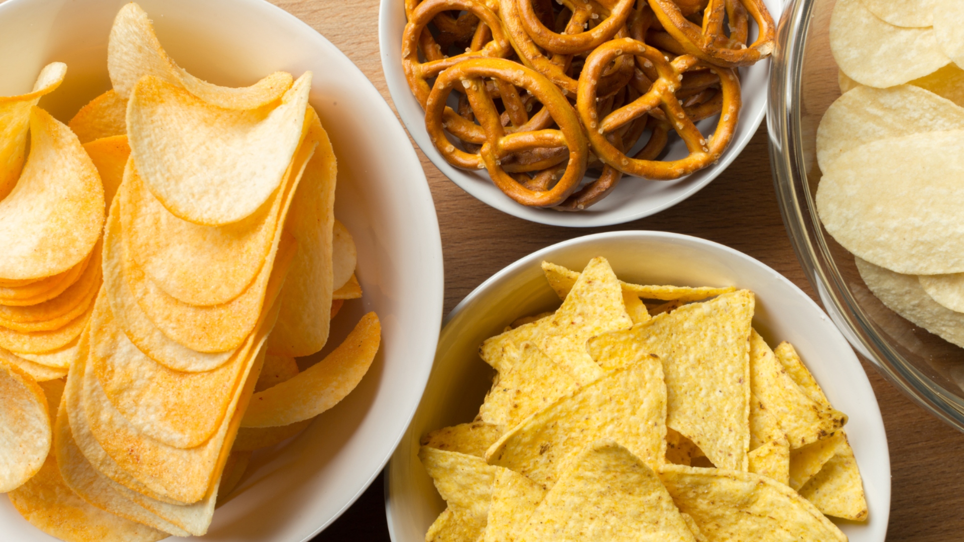 Otros bocadillos favoritos para ‘dippear’ son papas fritas, verduras y pretzels. Se espera que el día del partido se consuman más de 5 millones de kilos de papas fritas, 3.6 millones de kilos de chips de tortilla y 1.8 millones de kilos de pretzels.