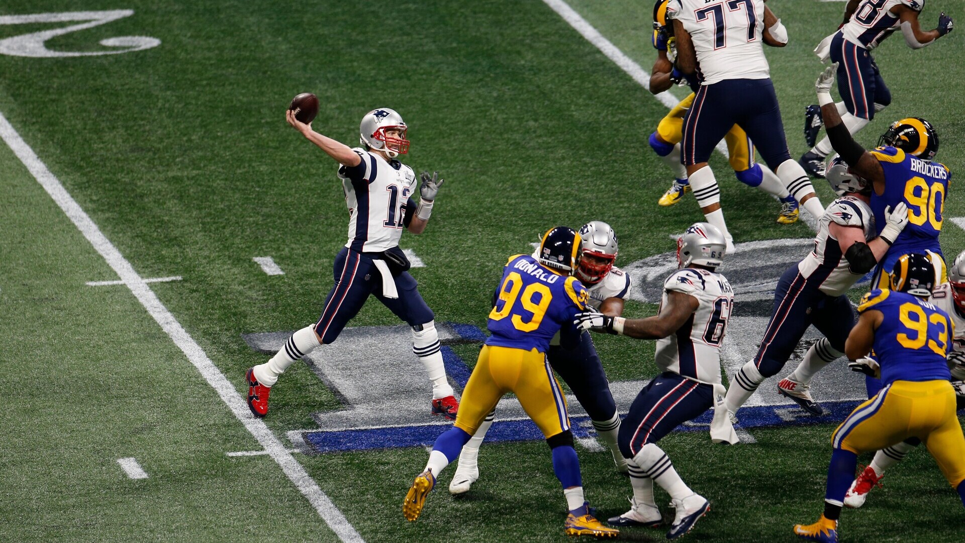 Los Angeles Rams y los Patriots llegaron al Super Bowl LIII como dos de las mejores cuatro ofensivas de la NFL, pero el resultado fue decepcionante, pues los de Bill Belichick ganaron apenas13-3; fue el marcador es el más bajo en la historia del SB.
