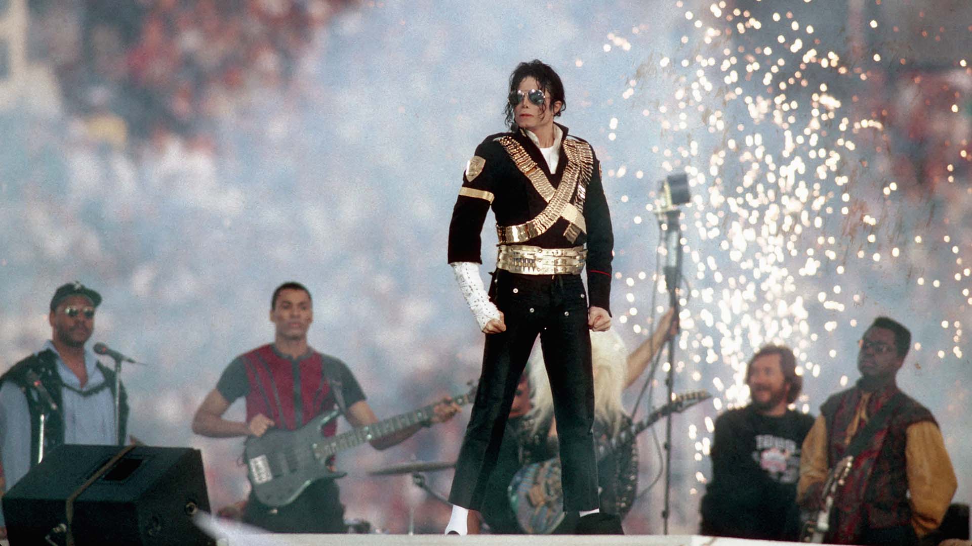 Michael Jackson fue la respuesta. El Rey del Pop llegó a revolucionar el Halftime Show en 1993. Fue el primer acto que se sintió independiente al juego. La audiencia aumentó 8,6% con respecto al año anterior y se mantuvo hasta el final del partido.