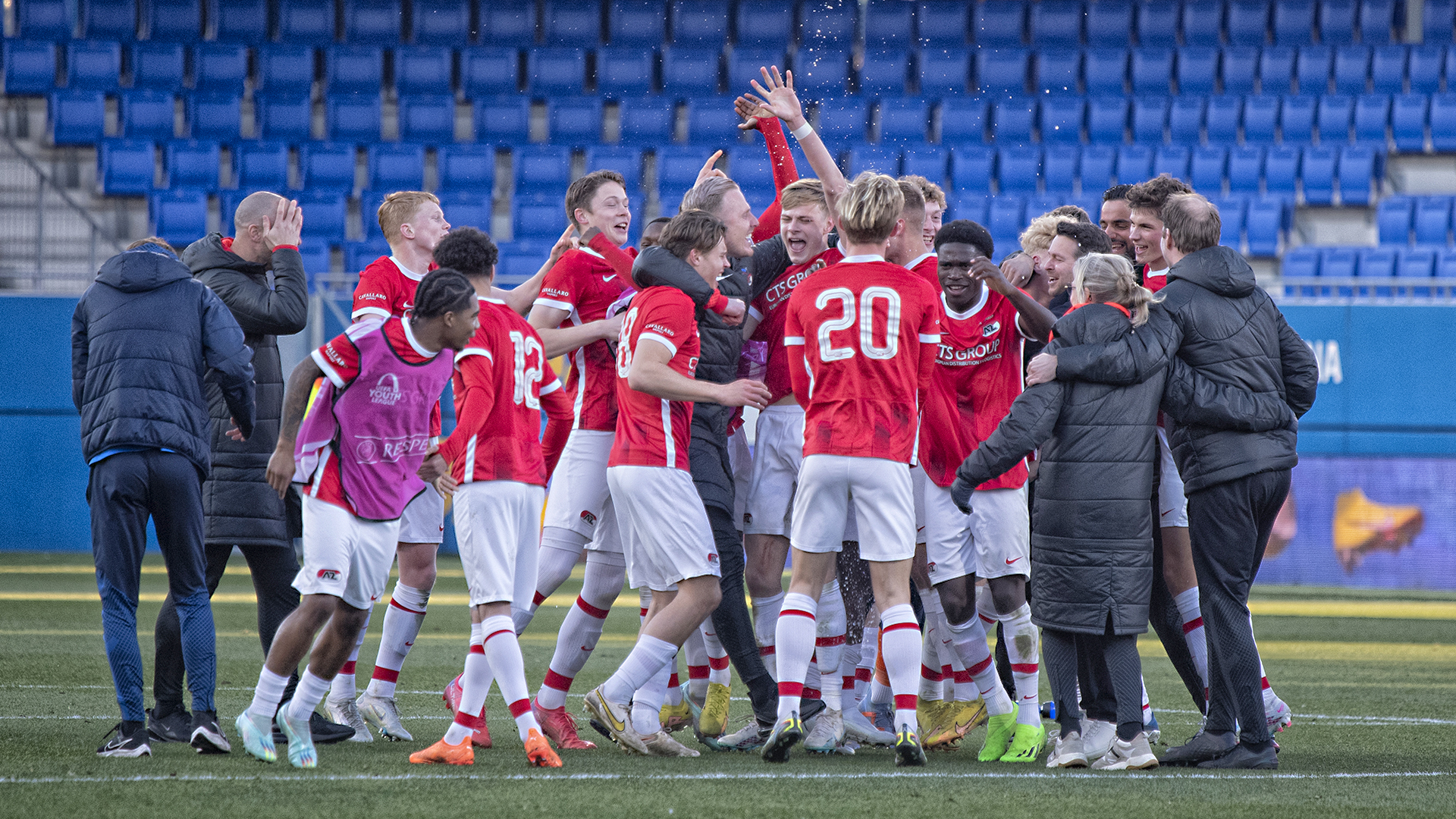 El AZ Alkmaar celebra la victoria sobre el Barcelona