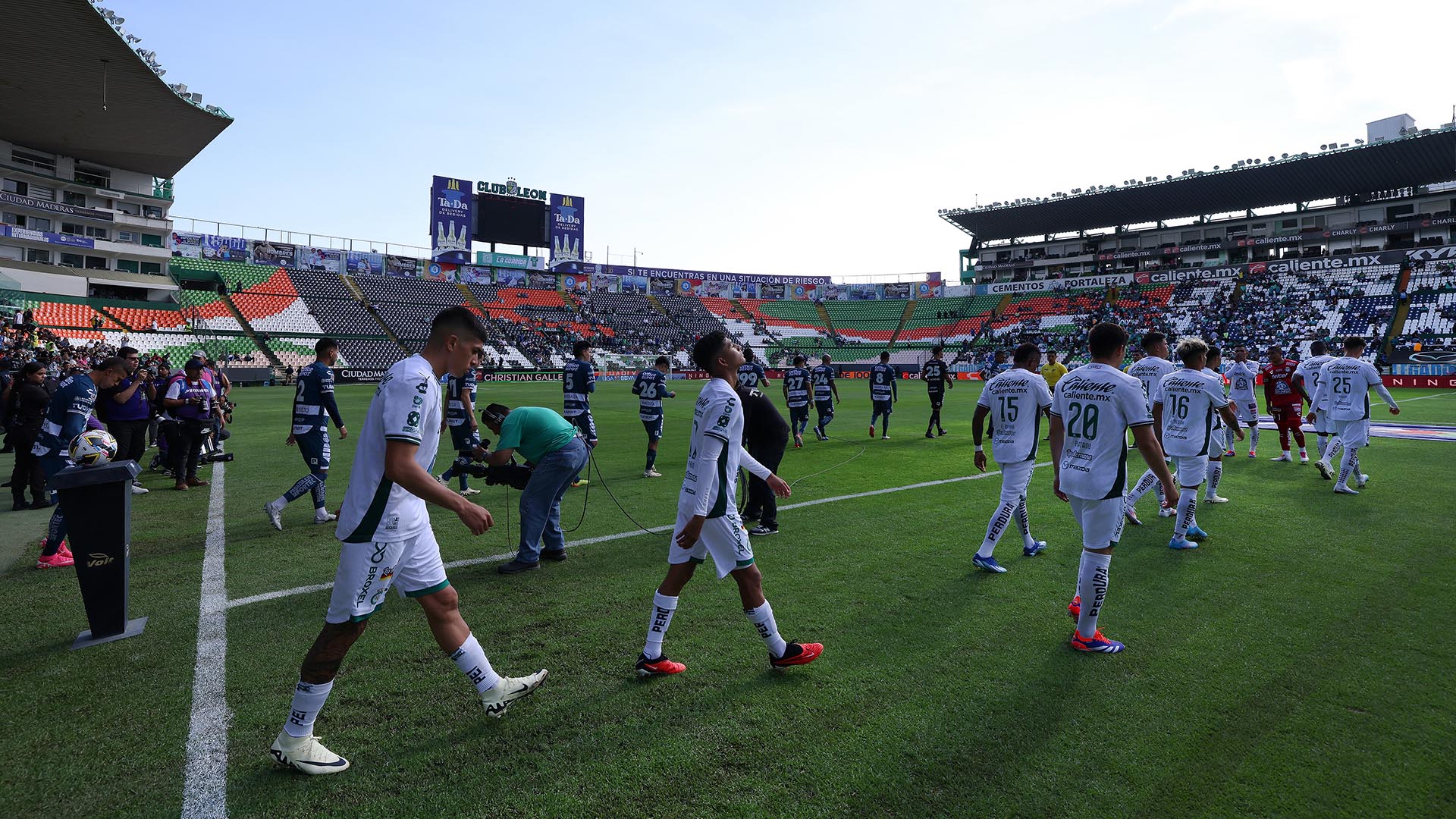 El problema, más que en lo deportivo, está en lo administrativo. Pachuca y Club León comparten la misma propiedad, algo común en México. Pertenecen al Grupo Pachuca, que también tiene la mayoría de las acciones del Real Oviedo en España.