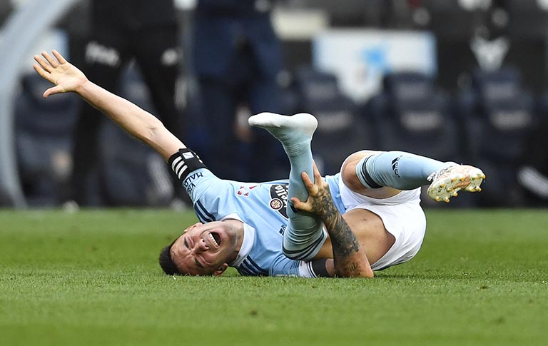 Momento de la lesión de Iago Aspas en el Camp Nou el 16 de mayo de 2021.