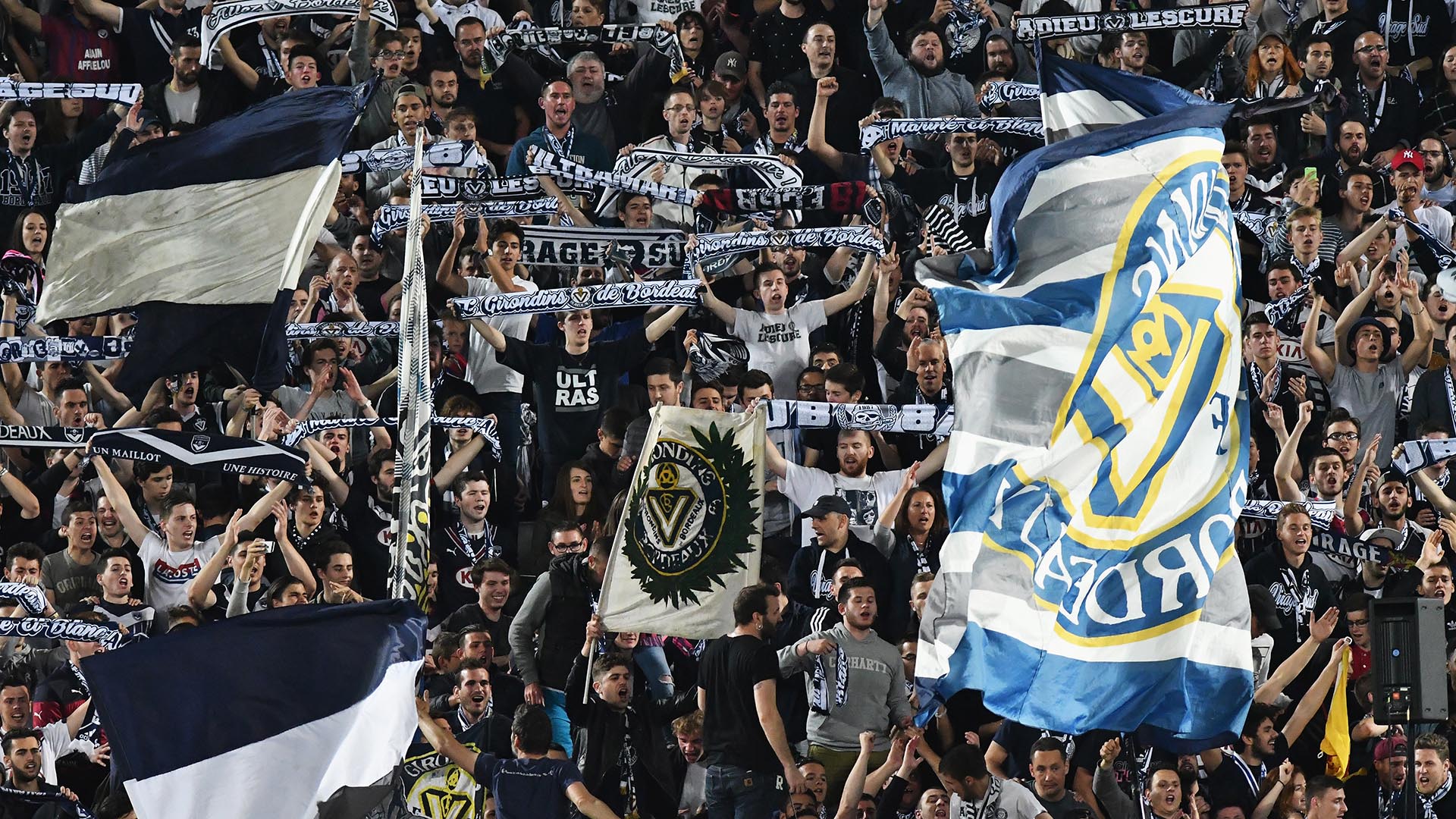 Al ser una SAD, una plataforma llamada “Socios Girondins”, con sus socios como inversores, reunió más de 200.000 euros para ayudar al histórico club de Francia a evitar una quiebra y que pudiera cincelar un equipo en cuarta división.