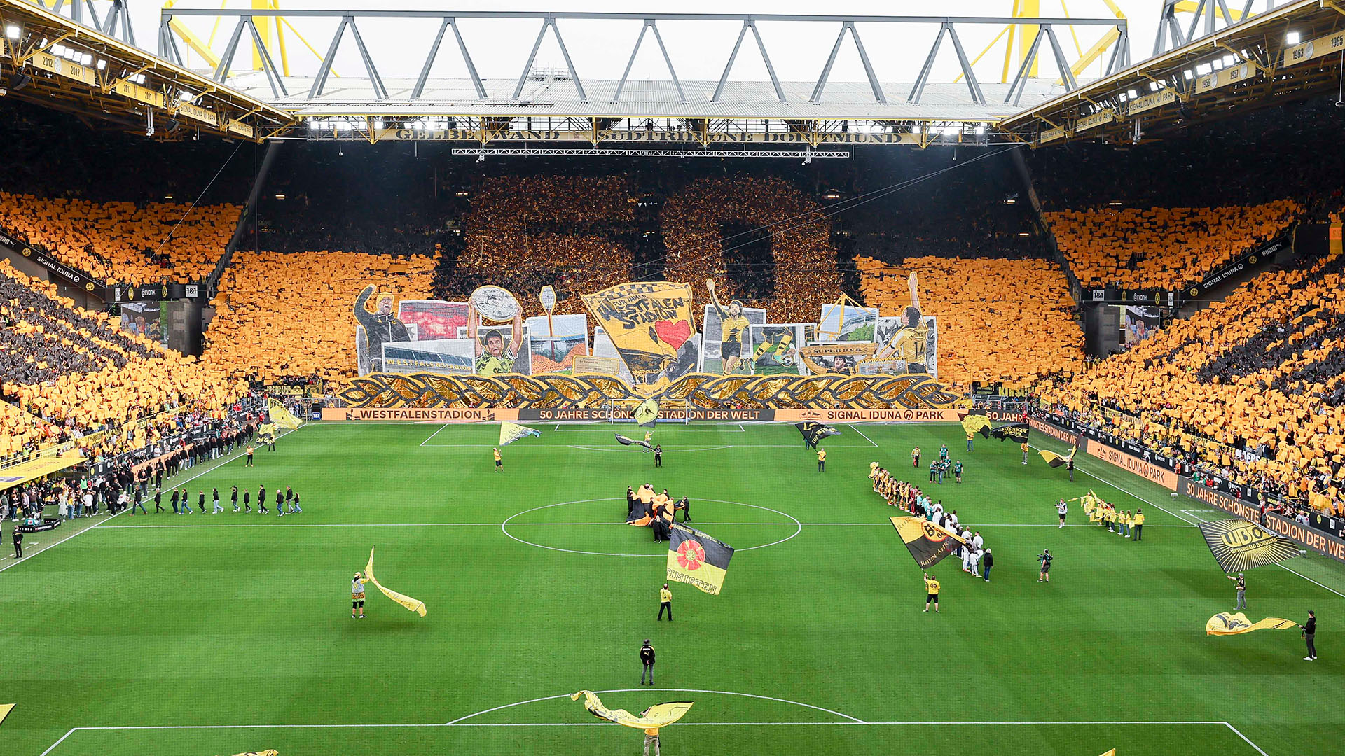 El impresionante Westfalenstadion de Dortmund fue uno de los precursores, pero en Europa tenía que volver a las entradas sentadas. Las zonas de pie abaratan las entradas a los aficionados (también a los visitantes) y permite ampliar la capacidad de aforo.