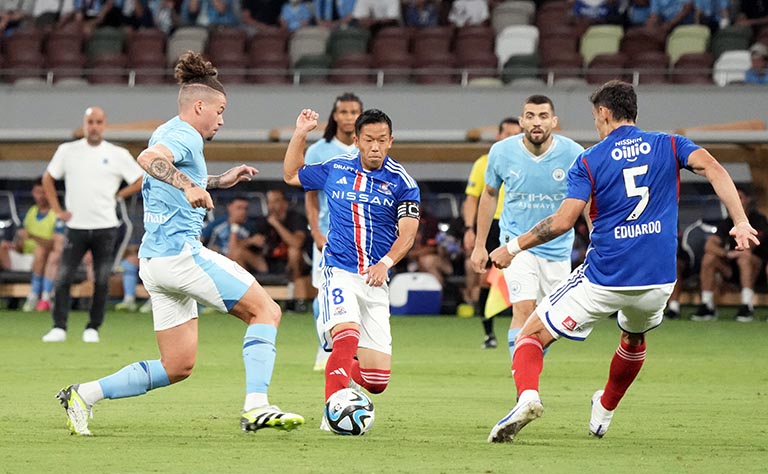 Manchester City y Yokohama Marinos, ambos del City Group, en un partido de pretemporada.