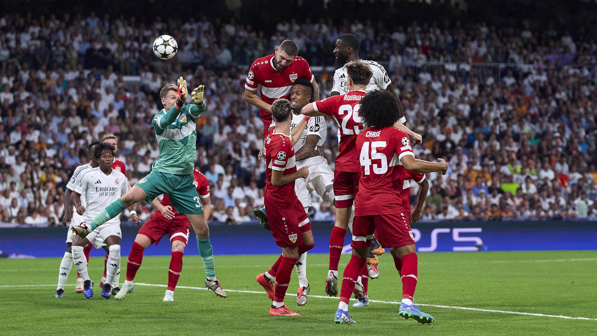 La ltima de ellas, la visita del Stuttgart al Bernabu. El segundo gol del Real Madrid vino por una mala salida en un crner; el tercero, un buen golpeo lejano y raso de Endrick que bloc mal. Dos fallos que llevaron a su equipo del 1-1 al 3-1 en la recta final.