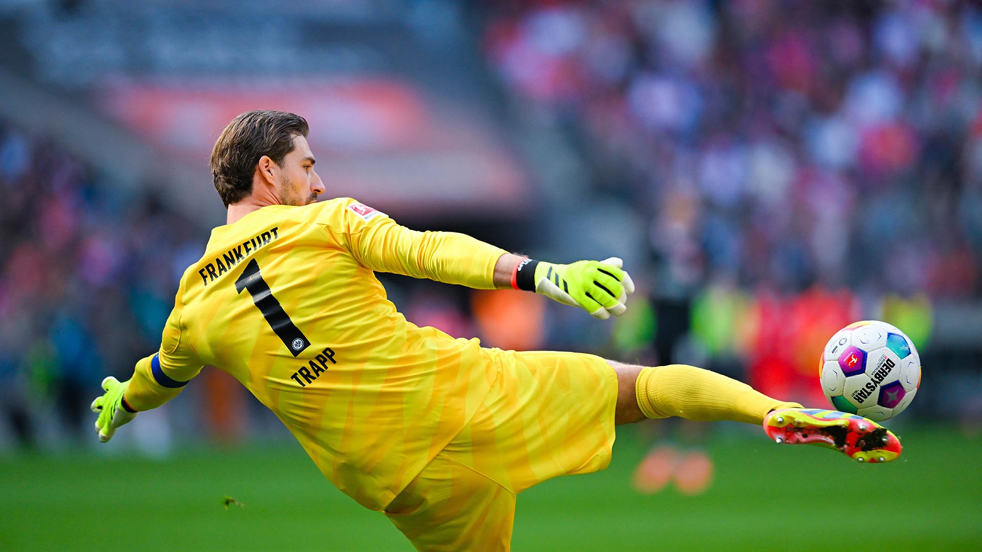 Kevin Trapp (34 a?os). La tercera opcin durante el pasado lustro. Destac pronto en el Eintracht y dio el salto al PSG en 2015. Regres al Eintracht en 2018 para convertirse en uno de los arqueros ms completos de la Bundesliga. Tambin se lesion hace unas semanas.