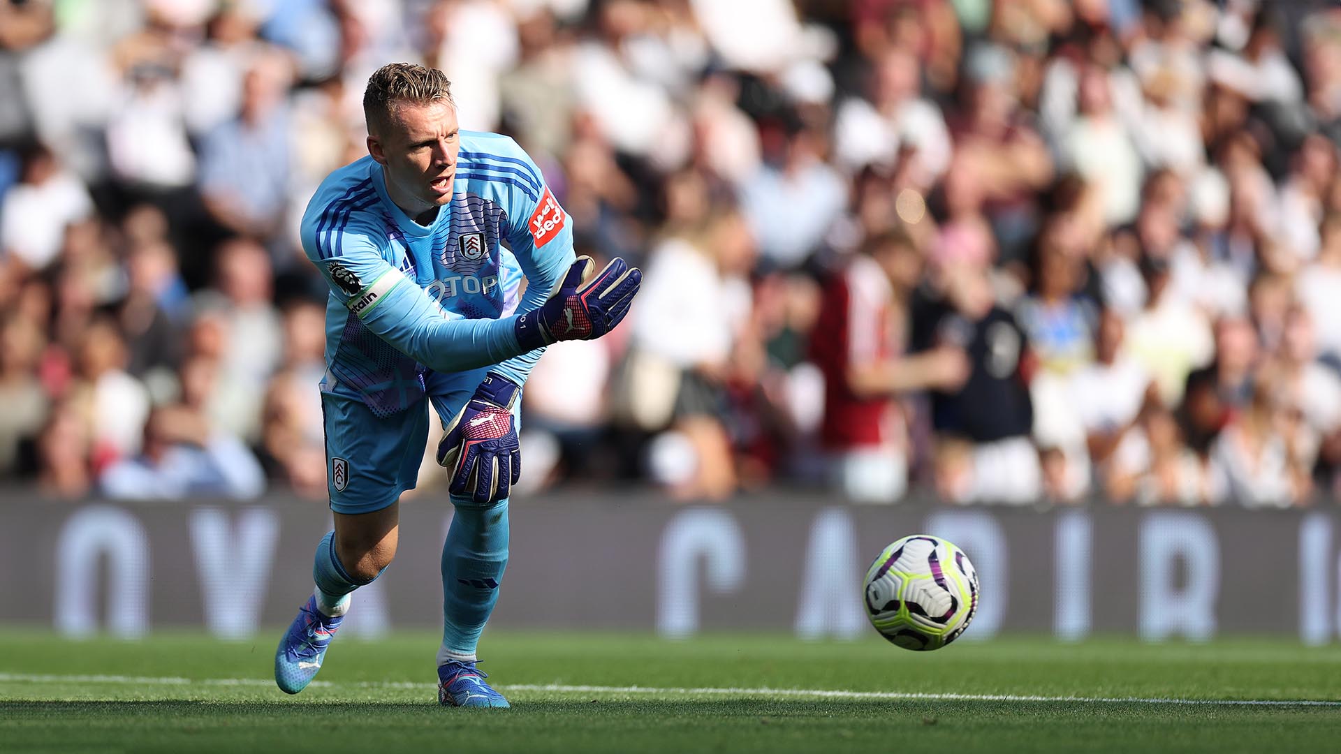 Bernd Leno (32 a?os). Irrumpi casi al mismo tiempo que Ter Stegen y pronto se hizo indiscutible en el Leverkusen. Lleg al Arsenal en 2018, perdi el puesto ante Ramsdale en 2021 y lleva varias temporadas en el Fulham. Su carrera ha ido de ms a menos.