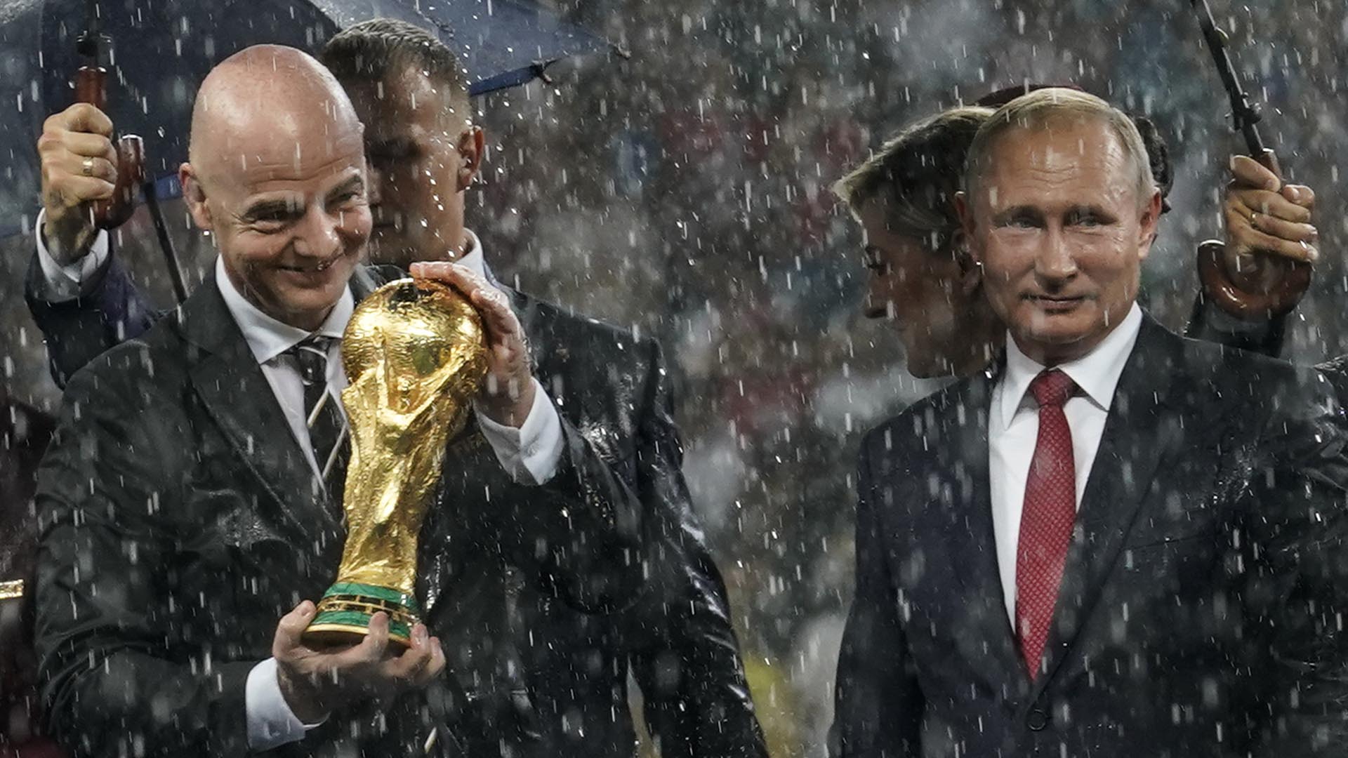 El organismo que preside Infantino y la UEFA, liderada por Ceferin, fueron firmes con Rusia desde que el COI recomendara apartar a los clubes y selecciones rusas. Rusia sigue castigada y los equipos sin participar en competiciones europeas.