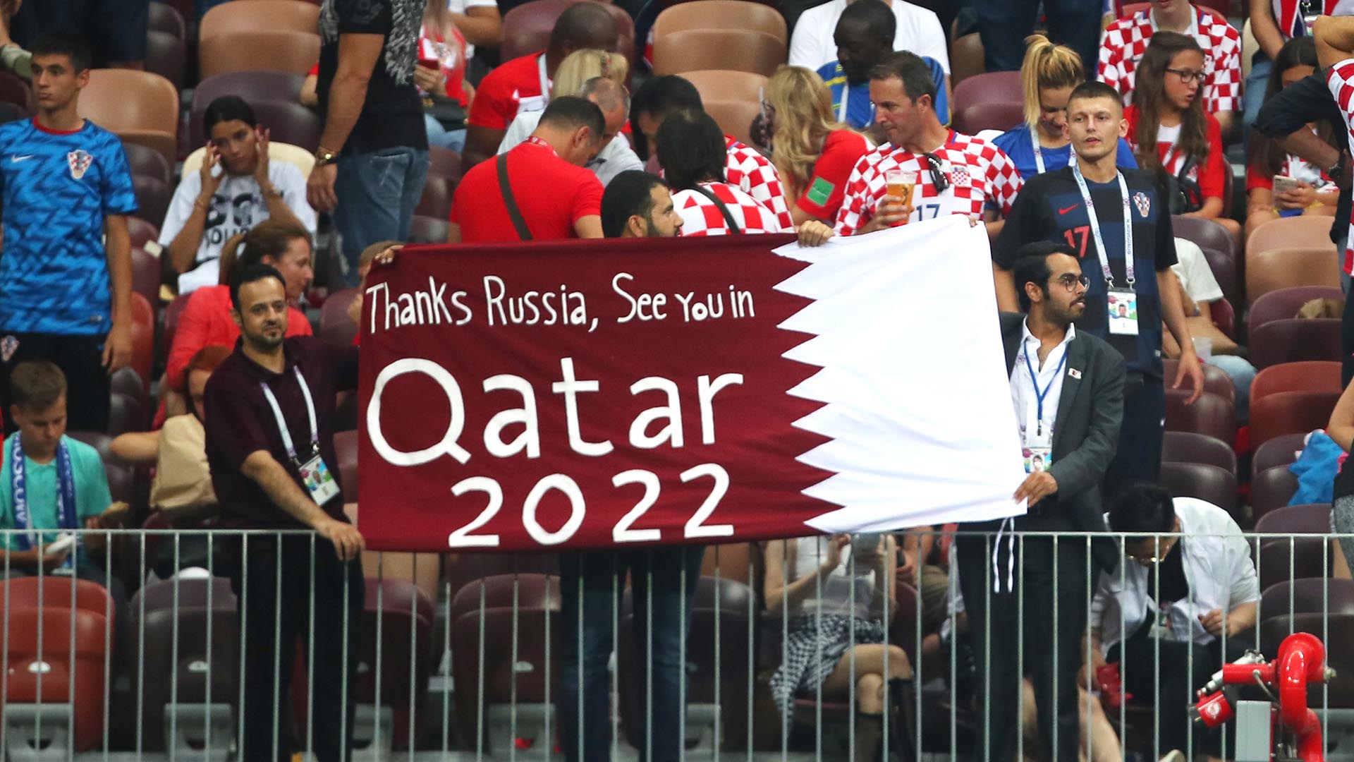 Será el gran tercer campeonato que se pierde Rusia desde que se agravase el conflicto entre Rusia y Ucrania. Ya fue apartada de la repesca europea al Mundial de Qatar 2022 a las pocas semanas de intensificarse la ofensiva bélica entre ambos países. A la FIFA no le tembló el pulso y dejó sin opciones de Mundial a Rusia. Ahora la situación es igual. Incluso ha habido resignación por parte de Rusia. No podrá optar a estar presente en la Copa del Mundo de 2026 en EE UU, México y Canadá. Pasarán por lo menos dos Mundiales y la Euro 2024 sin presencia de la selección rusa. Sus clubes siguen vetados también en Europa.