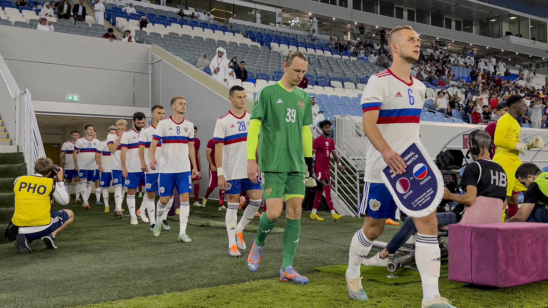 Sin embargo, hace casi un año, la UFR (Unión del Fútbol de Rusia) rechazó, por unanimidad de sus miembros, abandonar la UEFA y pasarse a Asia. “Rusia es Europa. Vamos a luchar. Venceremos”, fue su proclama. El Mundial se esfumó.