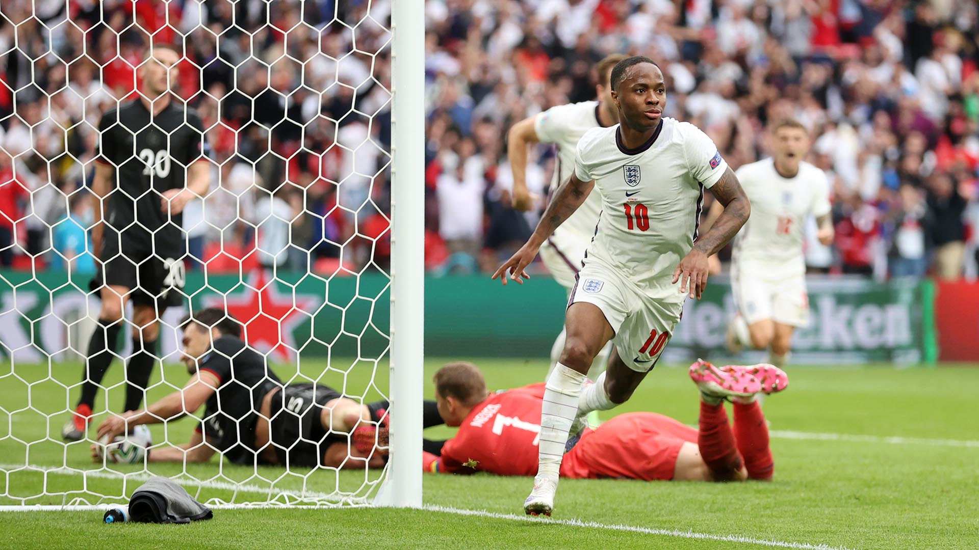 Inglaterra se tomó la revancha de la Euro 96 en la Euro 2020, venciendo a Alemania en octavos de final en Wembley con goles de Sterling y Kane. Fue el tercer triunfo inglés en partido oficial desde 1966, aunque fue Italia quien terminó como campeona.