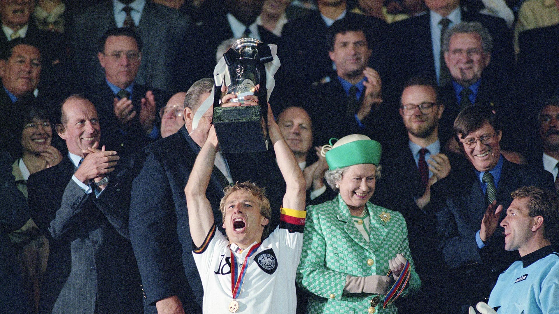 Seis años más tarde, y 30 después de la final de 1966, Alemania regresó a Wembley para dejar a Inglaterra fuera de la Eurocopa 96. El error de Southgate condenó a los suyos y los teutones, liderados por Klinsmann, conquistaron Europa en suelo inglés.