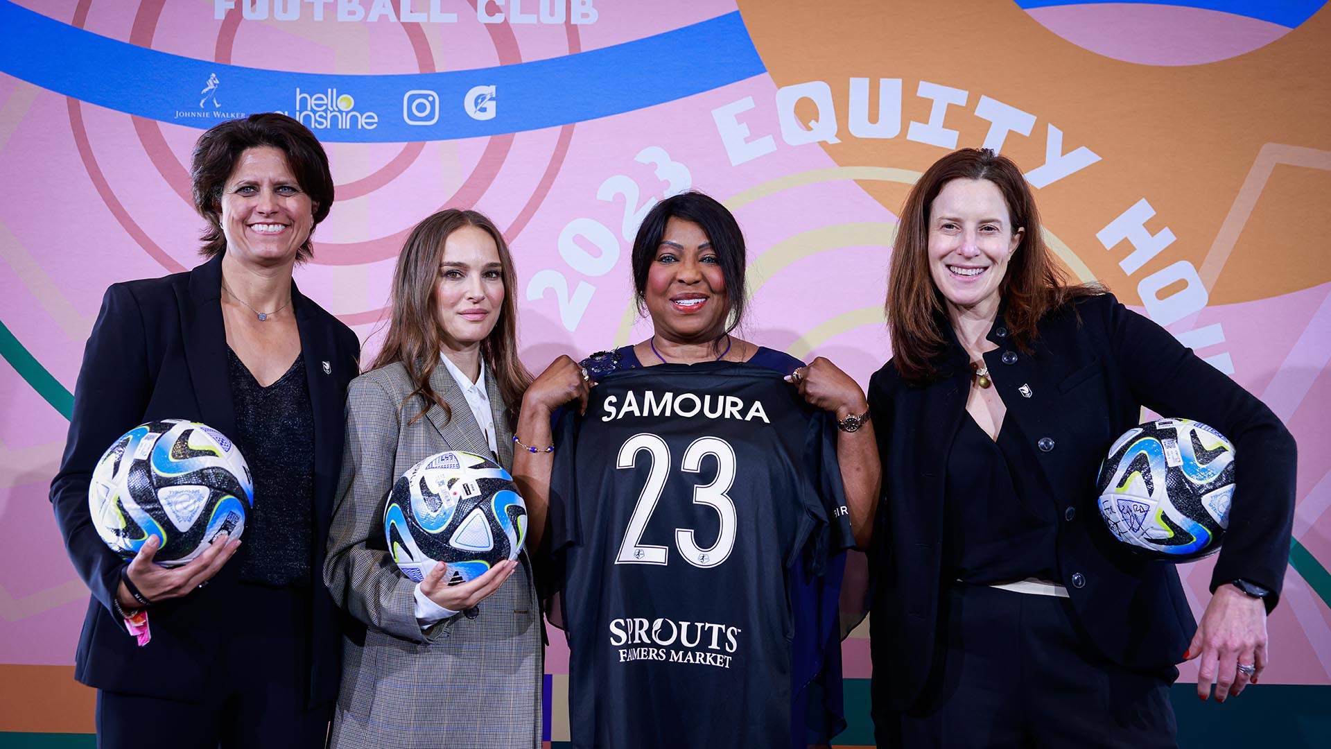 Natalie Portman fund en 2022, junto a dos mujeres ms, el Angel City FC de la NWSL, la MLS femenina. Para crearlo se inspir en las protestas de la seleccin femenina durante el Mundial de 2019. 