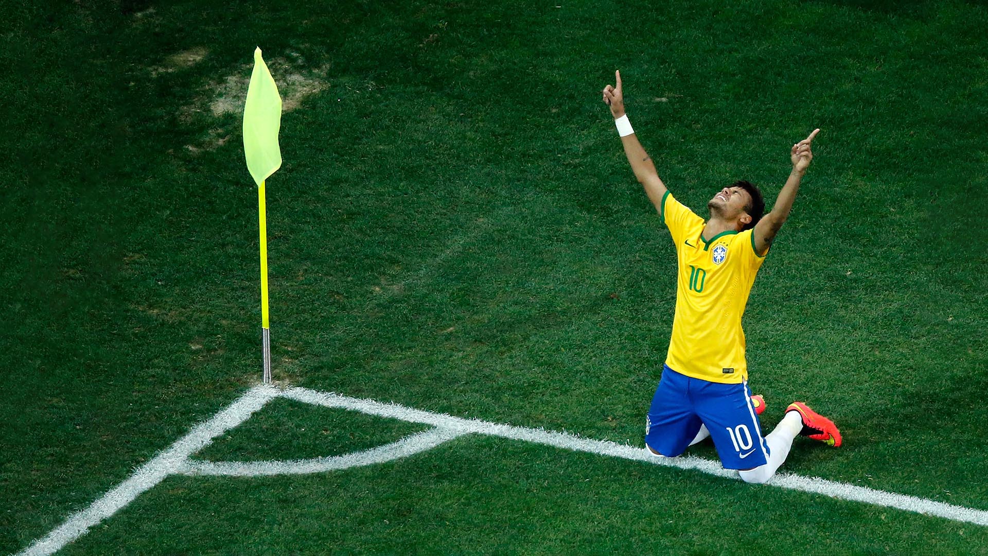 Cuando Neymar dej Santos ya haba anotado 20 goles con la absoluta de Brasil en un total de 30 partidos. Ahora vuelve como mximo goleador histrico de la canarinha con 79 tantos en 128 partidos.