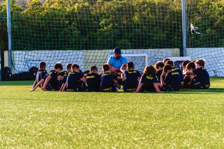 El Cádiz cuenta con muchos equipos de diferentes edades para que los más pequeños puedan vestir su escudo y empezar a crecer con los valores del cadismo.