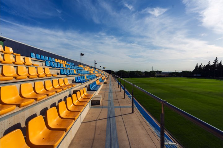 La Ciudad Deportiva Bahía de Cádiz es el lugar en el que el primer equipo amarillo masculino y femenino y todas las categorías inferiores realizan sus entrenamientos e incluso juegan sus partidos, excepto el Cádiz masculino. Es un lugar especial en el que se respira fútbol todos los días y a todas horas. Eso sí, los cadistas siempre lo llamarán El Rosal, su antiguo nombre.