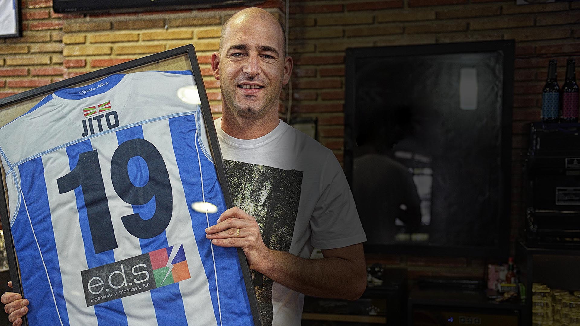 Jito, un trotamundos del f¨²tbol, agobiado con su bar en Vitoria, que se ha visto obligado a adaptarse a la pandemia con la ilusi¨®n de, muy pronto, meterle un gol al virus