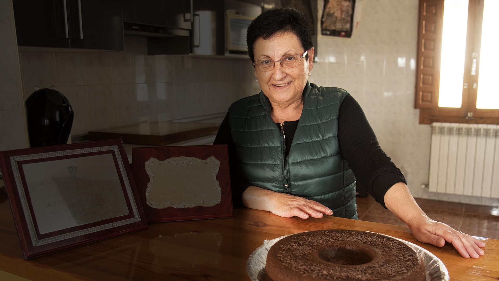Maribel preparaba con mucho cari?o unos roscones de coco y chocolate a los jugadores del Huesca desde hace m¨¢s de 40 a?os. Ni los nutricionistas pudieron frenarla, solo la COVID-19