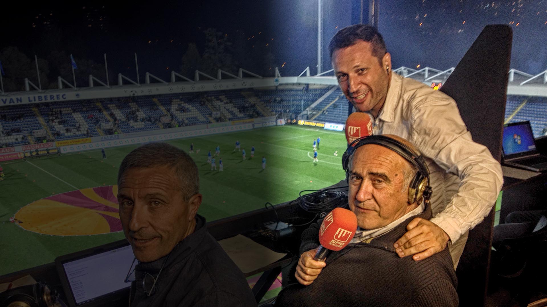Araujo, Moreno y Pablo Blanco, el m¨ªtico tr¨ªo de comentadores continentales del Sevilla, se quedan a un partido de ser centenarios