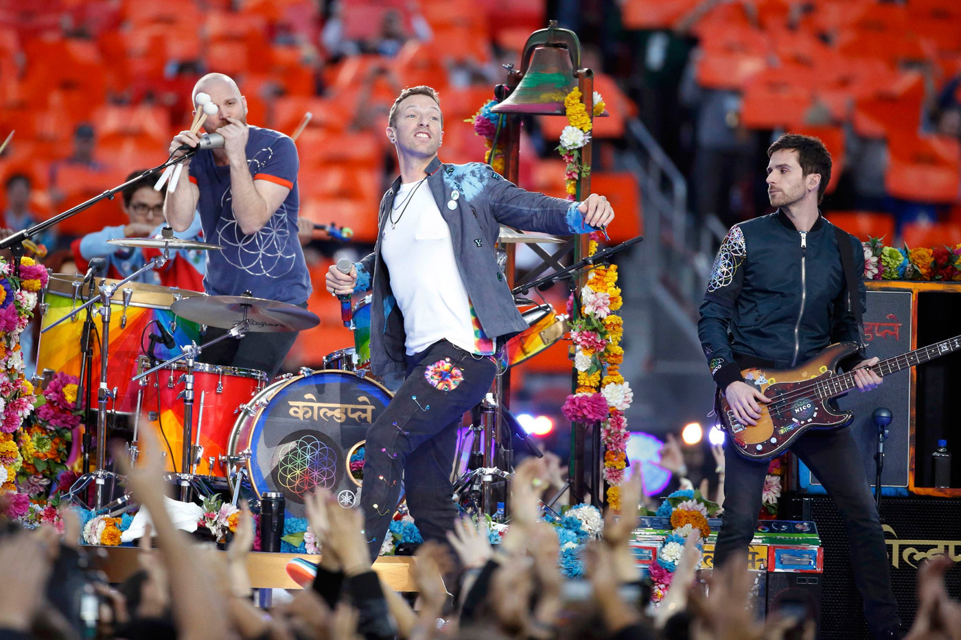 Coldplay, Beyonce y Bruno Mars durante la actuación del descanso de la Super Bowl