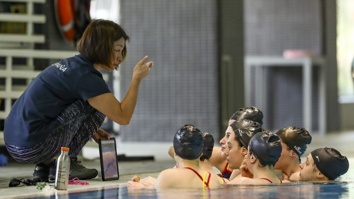 Sincronizada en los Juegos de Tokio: ¿por qué las nadadoras se ponen gelatina de pescado en el pelo?