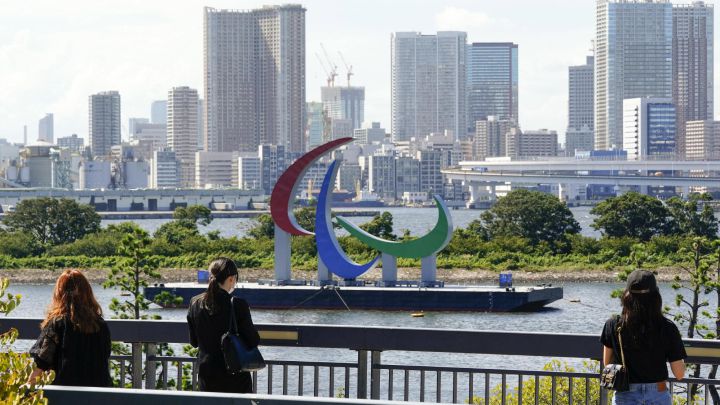 Imagen del logo de los Juegos Paralímpicos en el Parque Marino de Odaiba en Tokio.