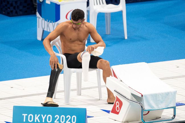 Ibrahim Al Hussein, antes de entrar a la piscina paralímpica