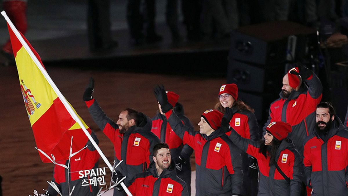 Imagen del equipo español durante la ceremonia inaugural de los Juegos Olímpicos de Invierno de Pyeongchang 2022.