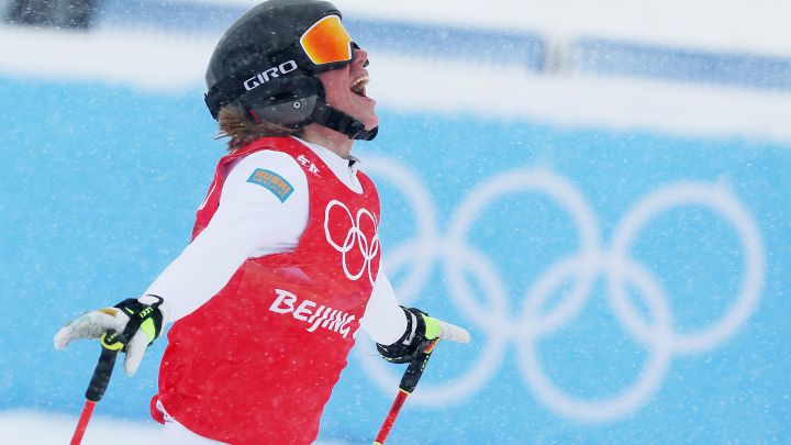 La profesora que domina el esquí cross de principio a fin