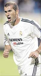 Esta noche Zidane juega en casa