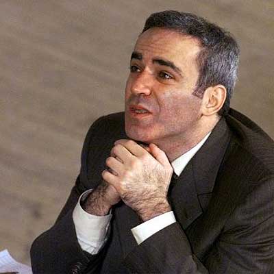 Kasparov vence a Vallejo y es líder destacado