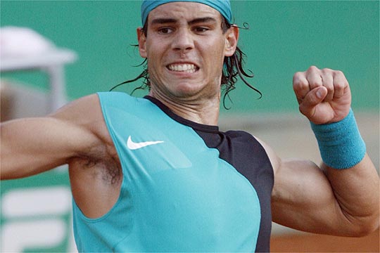Nadal gana a Djokovic, llega a semifinales e iguala el récord de McEnroe