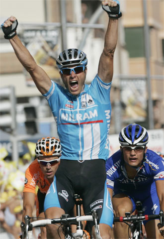 Petacchi se hace con su segunda etapa en esta Vuelta