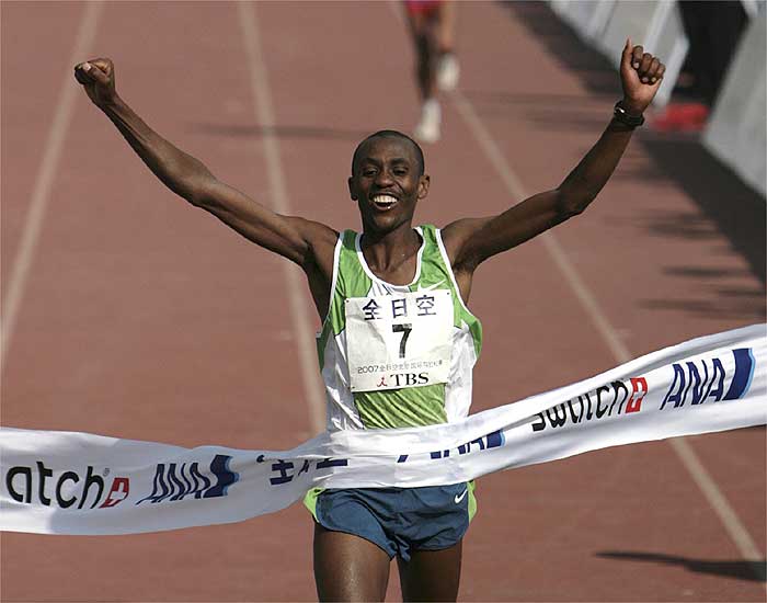 Kinyanjui venció en la maratón de Pekín