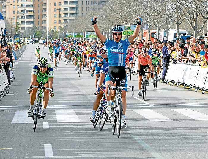 Petacchi gana la etapa y Plaza se lleva la Vuelta