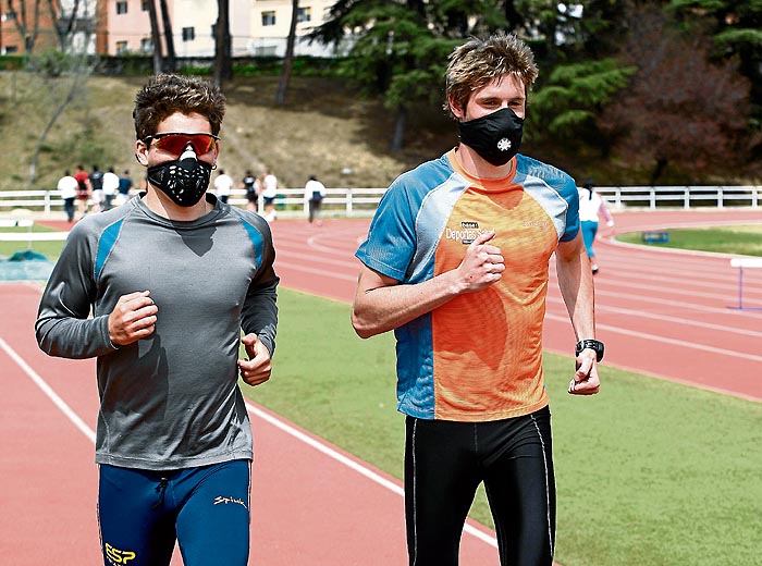 Los triatletas españoles llevarán máscaras a Pekín