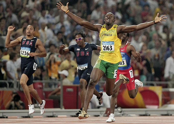 Usain Bolt, herido en un accidente automovilístico