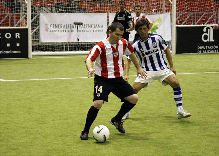 Íñigo Idiakez guía a la Real Sociedad hacia las semifinales en el derbi ante el Athletic