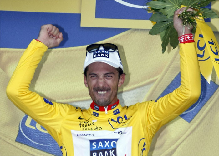 Cancellara se impone y Contador es el que más aprieta en Astana