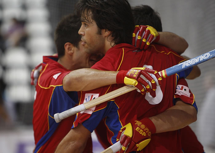 España finaliza primera de grupo tras sufrir ante Angola