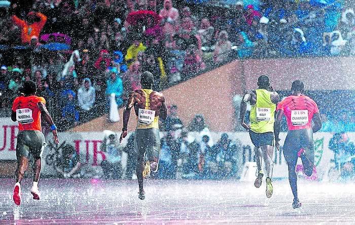 Usain Bolt corrió como un ciclón bajo el diluvio