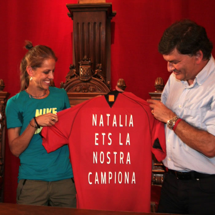 Natalia Rodríguez recibe un cálido homenaje en el Ayuntamiento de Tarragona