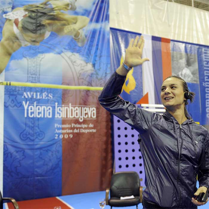 Isinbayeva anima a los jóvenes a "entrenar mucho, muchísimo, siempre con sonrisa"