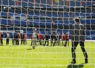Los miembros del COI le lanzan penaltis a Iker en el Bernabéu